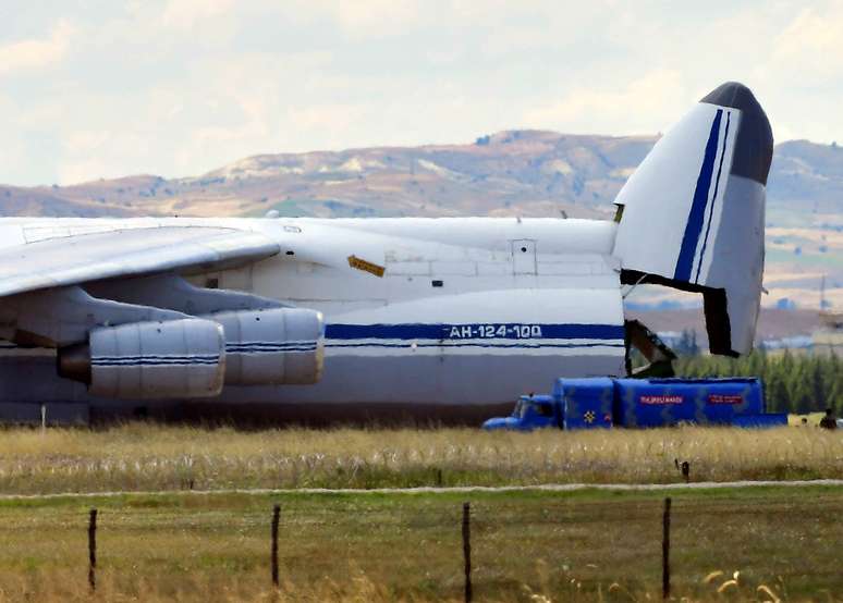 Avião russo com partes do sistema de defesa S-400 em base aérea turca perto de Ancara
12/07/2019
REUTERS/Stringer