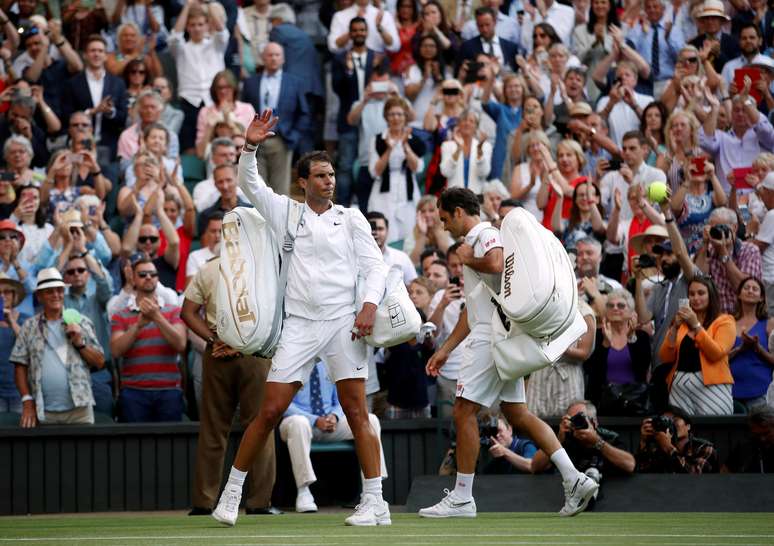  Rafael Nadal e Roger Federer deixam quadra após jogo 