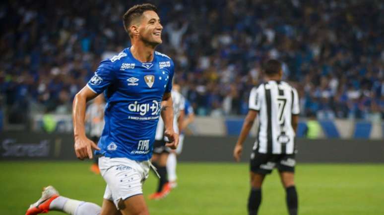 TN 10 foi decisivo na noite estrelada, com gol e grande atuação-(Vinnicius Silva/Cruzeiro)