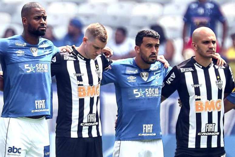 O clube celeste postou uma foto e mensagem em solidariedade à Adílson, que teve de abandonar o futebol por prolemas de saúde- (Bruno Cantini/Atlético-MG)