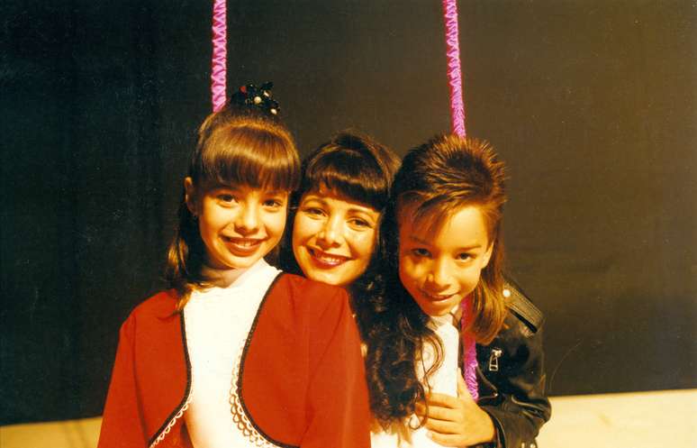 Sandy e Junior com a mãe Noeli em 1994