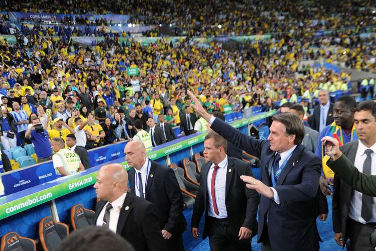 Bolsonaro foi uma das autoridades presentes na partida decisiva no Maracanã