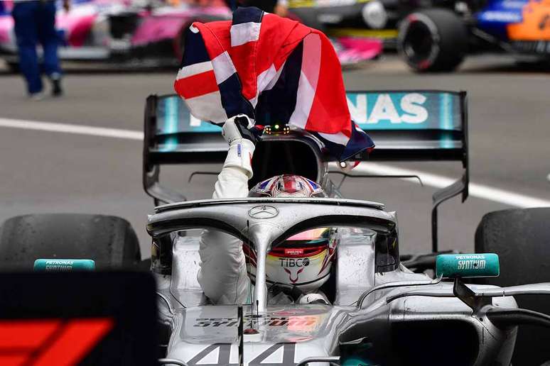 Hamilton discordou da chamada de pitstop da Mercedes: “Por que correr o risco?”