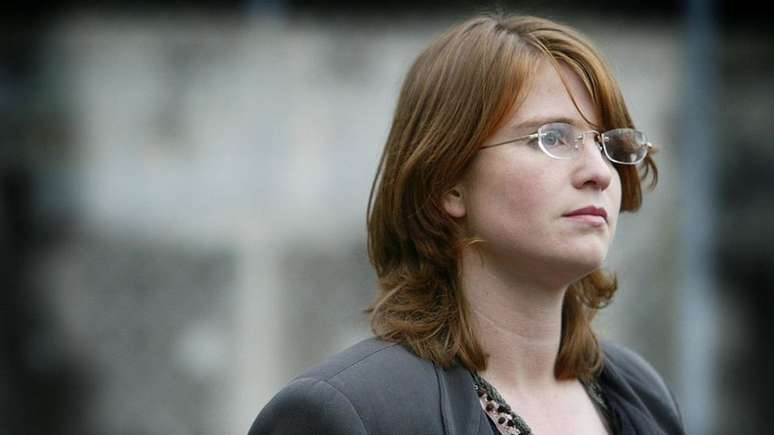 Em 1995, Sarah Moore, outra sobrevivente da seita, escreveu um livro sobre suas experi&ecirc;ncias