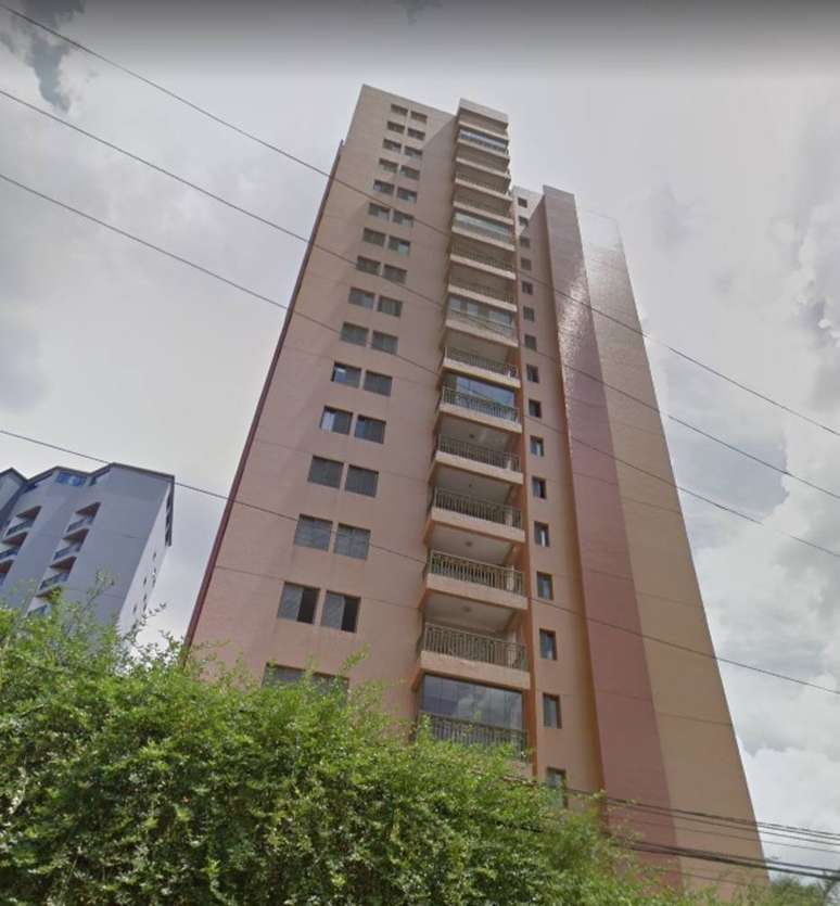 Prédio onde família foi achada morta em Santo André