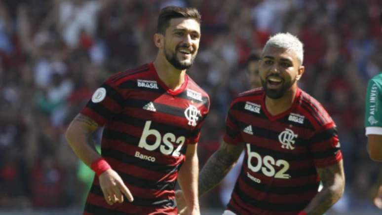 Meia marcou três vezes na goleada por 6 a 1 (Paulo Sergio/Agência F8)