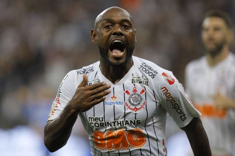 Vagner Love fez o gol da vitória corintiana (Foto: Daniel Vorley)