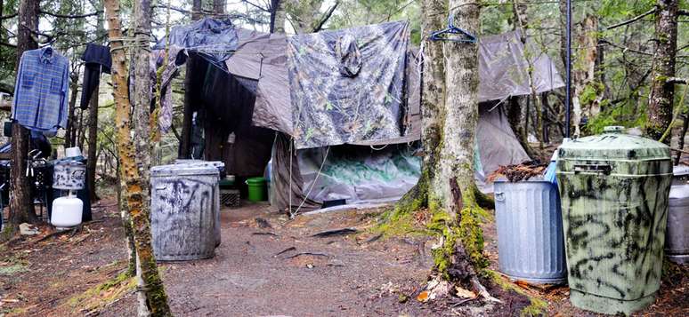 O acampamento de Knight ficava em uma pequena clareira próxima a um lago chamado North Pond