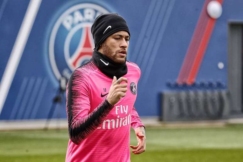 Neymar volta aos treinos do PSG