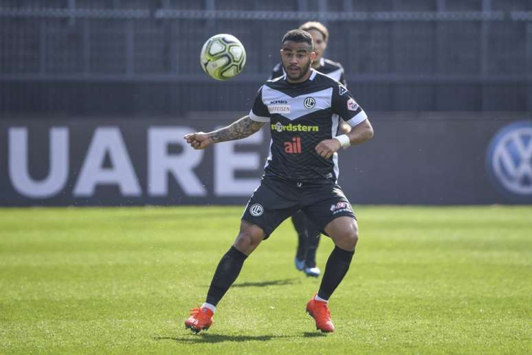 Brasileiro em campo pelo Lugano (Foto: Divulgação / Lugano)