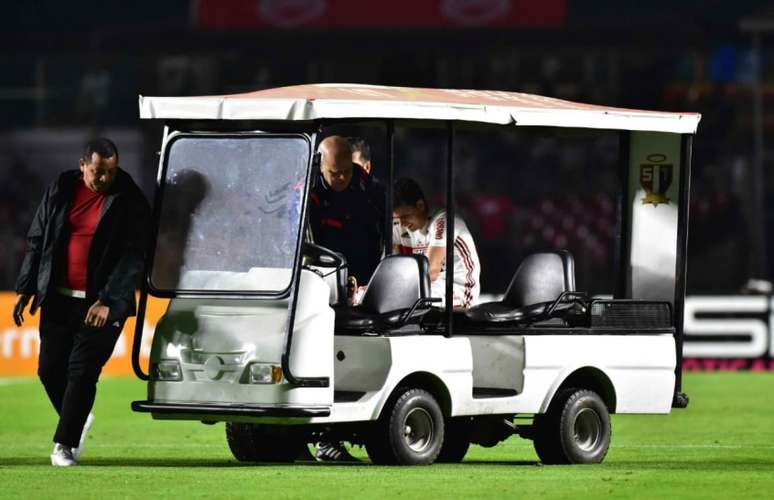 Pablo foi substituído no intervalo após sentir dores no joelho e no tornozelo (Foto: Eduardo Carmim/Photo Premium)