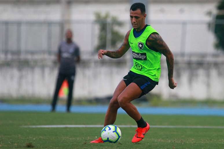 Victor Lindenberg vinha treinando normalmente com Barroca (Foto: Vítor Silva/Botafogo)