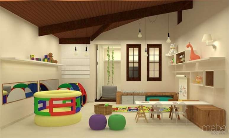 18. Este quarto montessoriano tem vários brinquedos para a criança. Projeto de Rebeca Bernardes