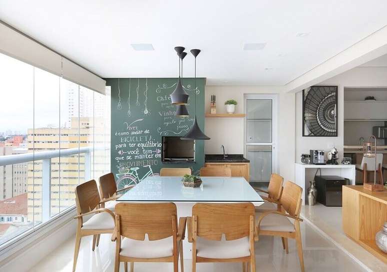 30. Invista em uma decoração para o seu espaço gourmet que tenha a ver com a personalidade dos moradores da casa – Foto: Renata Cáfaro