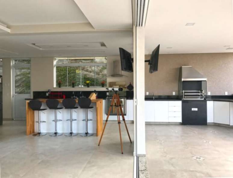 15. Espa&ccedil;o gourmet integrado com a cozinha. Projeto de Ilha Arquitetura