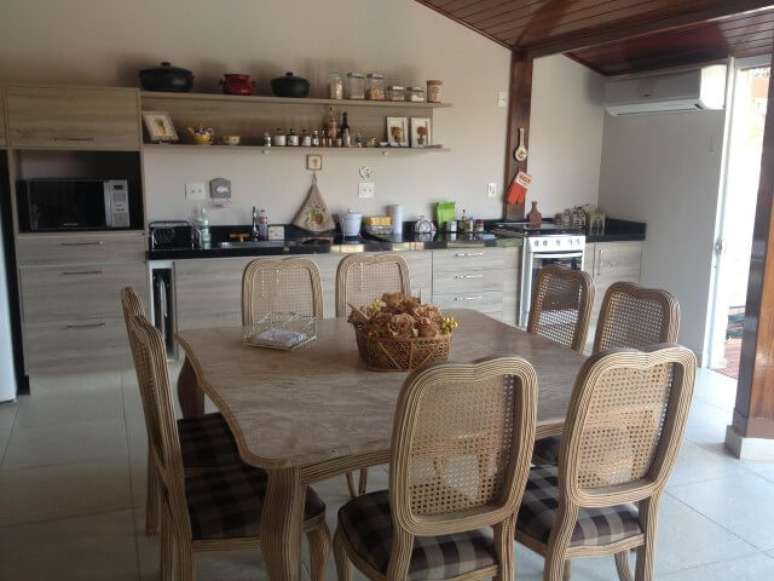 2. Nossas dicas com certeza vai ajudar voc&ecirc; a montar o seu espa&ccedil;o gourmet. Projeto de Camila Amaral