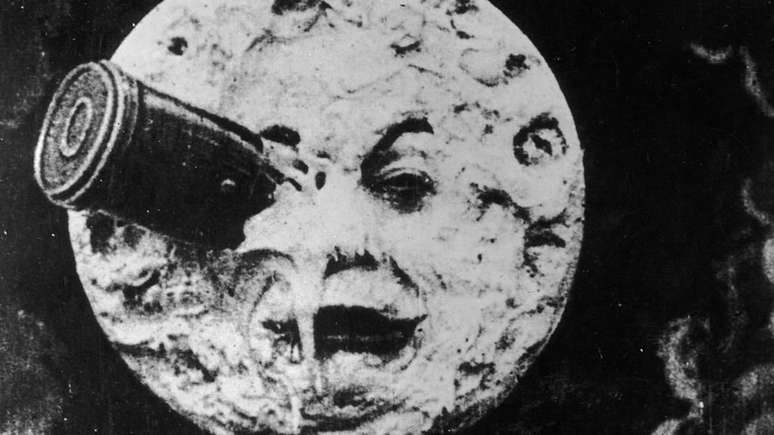 A viagem à Lua não foi como o diretor francês Georges Méliès imaginou em 1902, tampouco como o projeto Apollo pensava