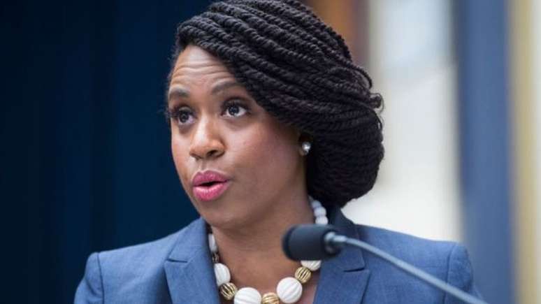 Ayanna Pressley foi a primeira mulher de uma minoria étnica a ser eleita para o Legislativo de Boston, em cem anos de história