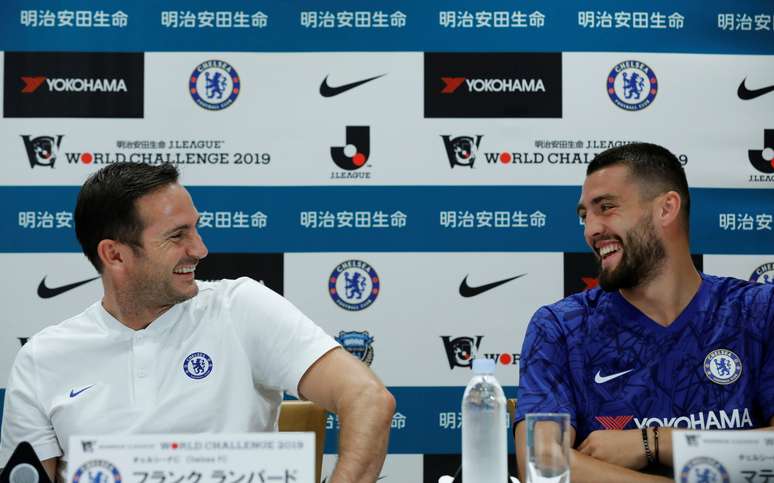 Técnico do Chelsea, Frank Lampard, e meio campista do time Mateo Kovacic durante entrevista coletiva em Yokohama
16/07/2019
REUTERS/Kim Kyung-Hoon