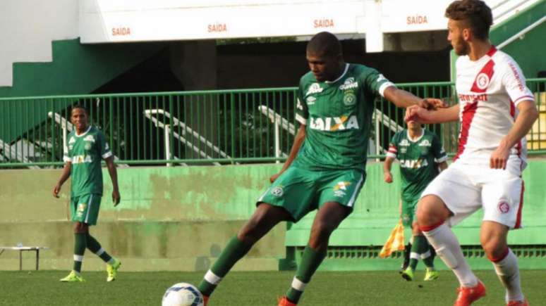 Khevin em campo com a Chape (Foto: Divulgação)