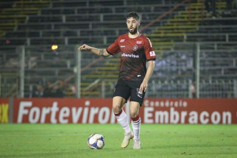 Carlos Jatobá quer o Brasil de Pelotas com os pés no chão, após vitória fora de casa (Foto: Divulgação)