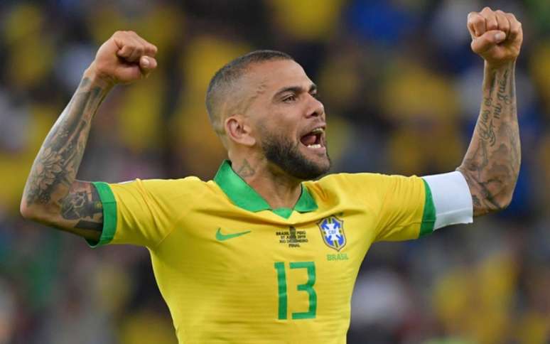 Daniel Alves fez grande Copa América (Foto: Luis Acosta / AFP)