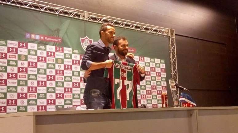 Nenê foi apresentado pelo presidente Mário Bittencourt (Foto: Joel Silva/Lance!)