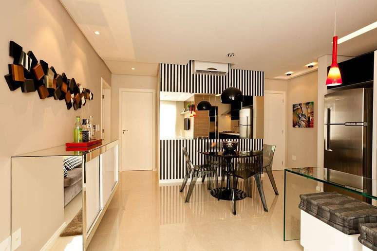 52. A mesa de jantar pode ser apenas um detalhe no c&ocirc;modo. Projeto por Juliana Pippi