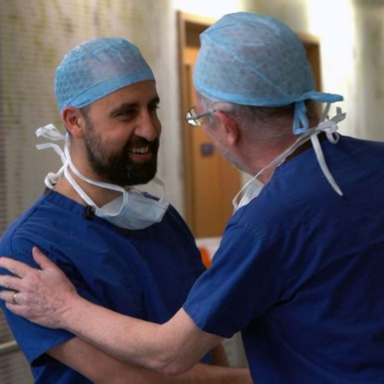 Neste longo processo, os médicos celebraram o fim de cada estágio