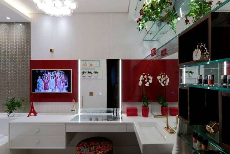 37. As penteadeiras modernas tamb&eacute;m podem ser modulares. Projeto de Casacor Pernambuco