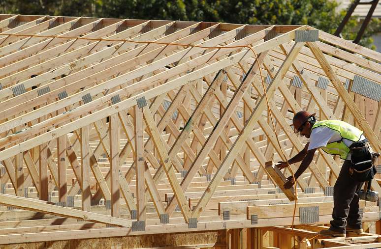 Construção de nova moradia em San Marcos, na Califórnia
20/03/2012
REUTERS/Mike Blake 