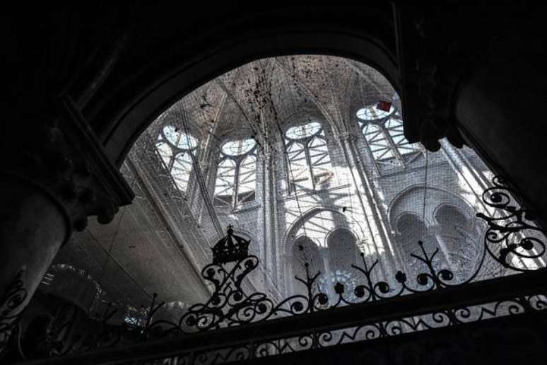 França aprova lei para reconstruir Catedral de Notre-Dame