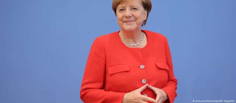 Mãos em posição de losango viraram símbolo de Merkel