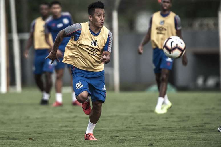 Cueva se reapresentou no Santos na manhã desta quarta-feira, no CT Rei Pelé (Ivan Storti/Santos FC)