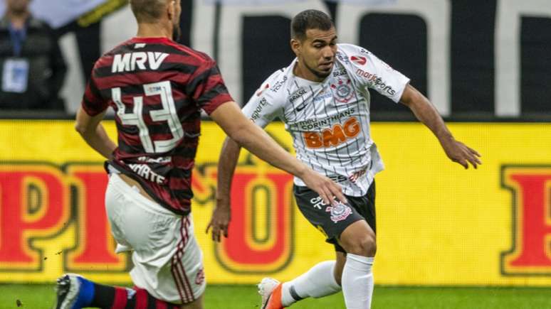 Sornoza será titular no meio de campo do Corinthians contra o Flamengo, no domingo (Richard Callis/Fotoarena)