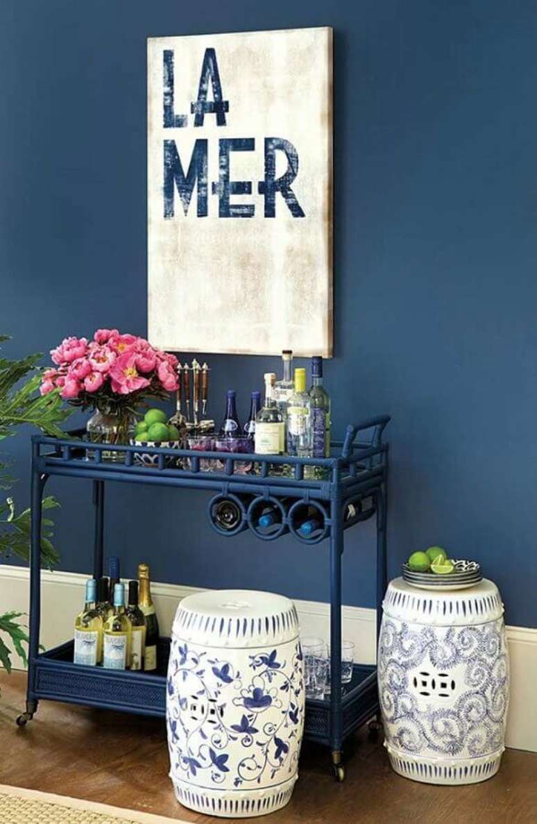 4. Saiba como usar a cor azul petróleo na decoração para valorizar o seu ambiente – Foto: Ballard Designs