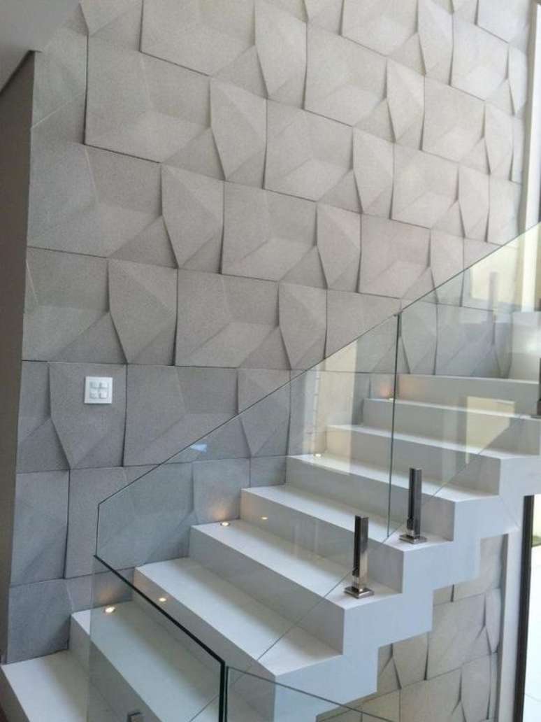 40. O papel de parede 3D fica ótimo em uma escada. Foto: Moldax