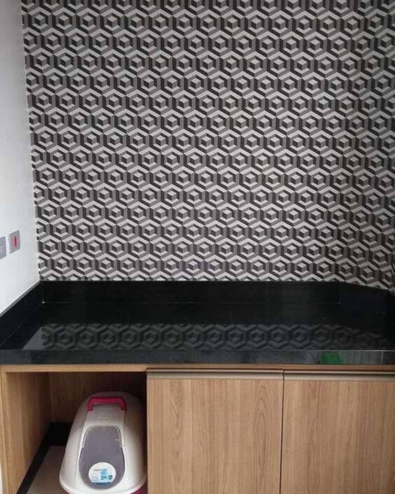 53. Cozinhas modernas ficam ótimas com papel de parede 3D. Foto: Tua Casa