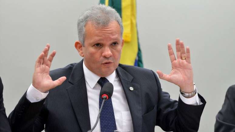 Figueiredo: T&aacute;bata contrariou o partido em praticamente todas as vota&ccedil;&otilde;es importantes da Previd&ecirc;ncia