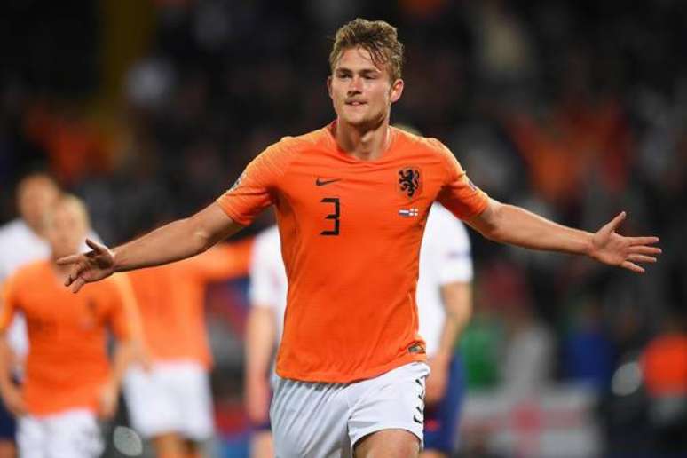 Juventus contrata zagueiro De Ligt por 75 milhões de euros