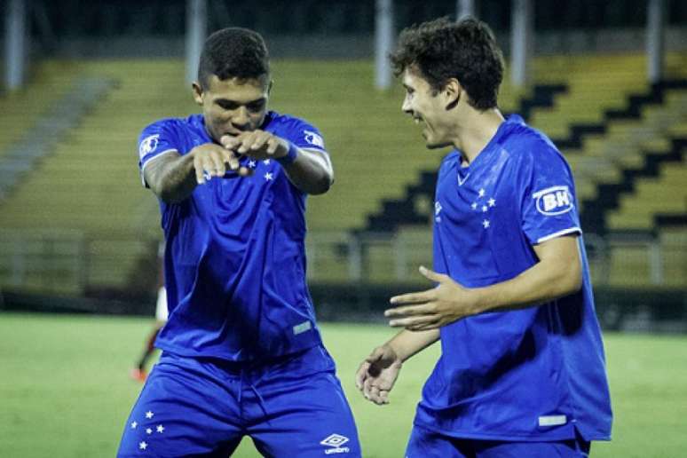 Marco Antônio e Jadsom vem se destacando na base celeste e tiveram seus contratos renovados recentemente- (Gustavo Aleixo/Cruzeiro)