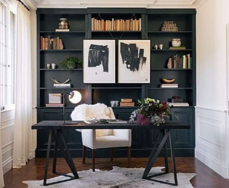 35. Escrivaninha preta com design contempor&acirc;neo.