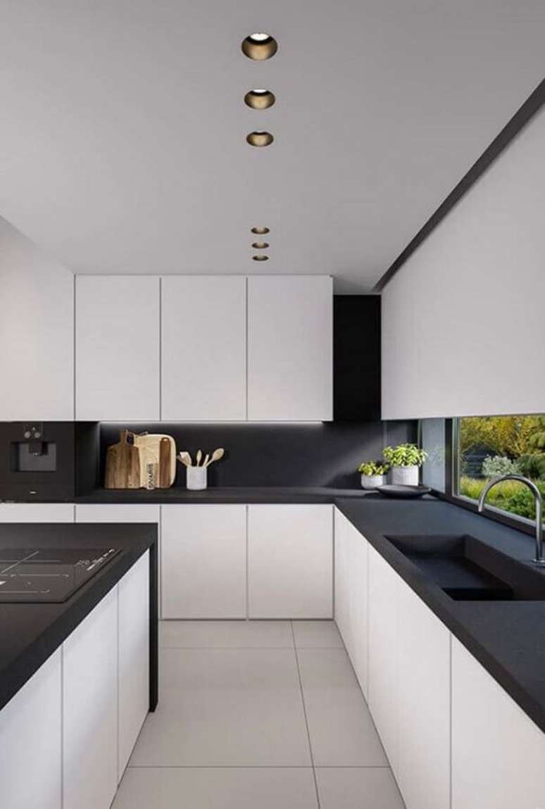 63. O preto e o branco são cores ótimas para armário de cozinha. Foto: Viva Decora