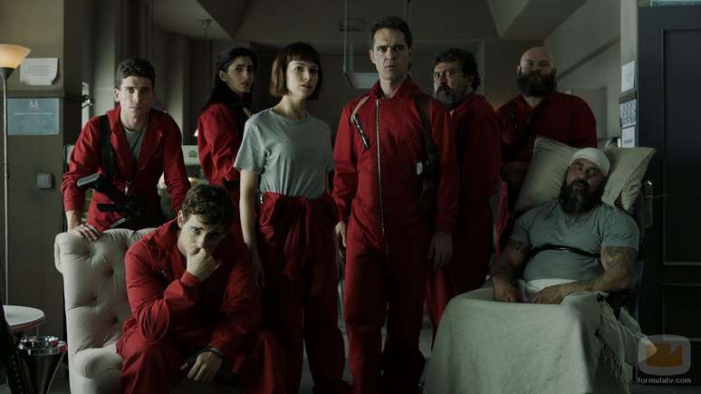 Pedro Alonso, Paco Tous, Alba Flores, Úrsula Corberó, Darko Peric, Miguel Herrán, Jaime Lorente, e Joseph Whimms em &#039;A Casa de Papel&#039; (2017)