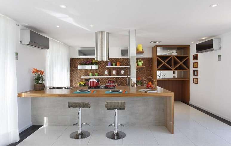 25. Decora&ccedil;&atilde;o de cozinha com coifa cil&iacute;ndrica