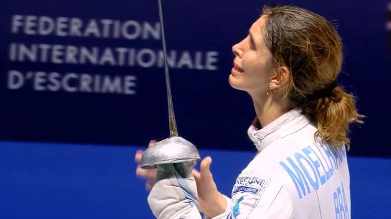 A ítalo-brasileira Nathalie Moellhausen faturou o título na categoria espada e fez tocar o hino nacional pela primeira vez no Mundial