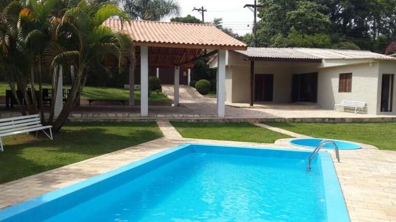 13. A escolha ideal dos tipos de grama &eacute; fundamental para beleza da &aacute;rea externa. Foto: Revista Viva Decora.