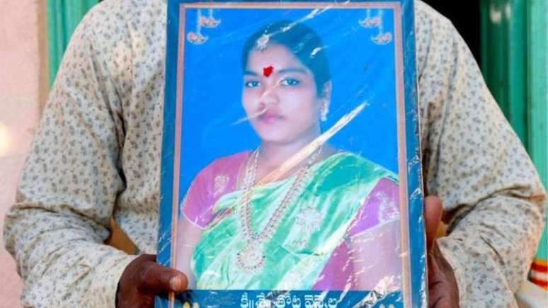 Thota Vennela, 18 anos, se matou tomando veneno