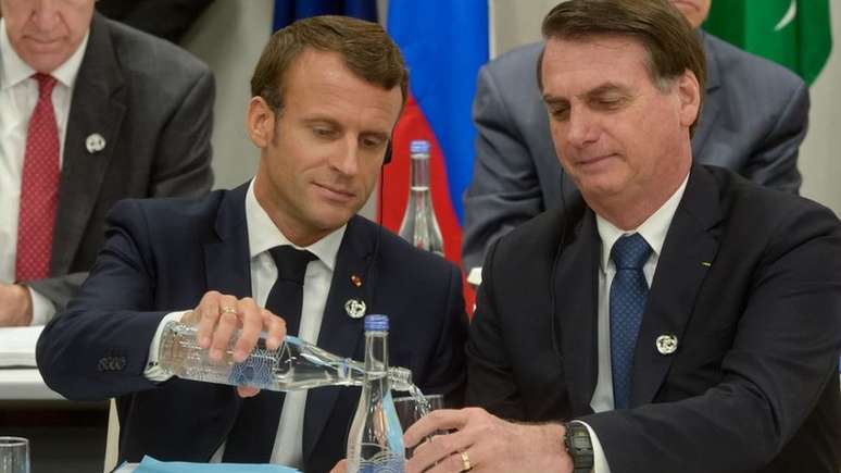 Macron (esq.) e Bolsonaro (dir.) em Osaka (Japão): presidente brasileiro 'desafiou' líderes europeus a respeito do desmatamento