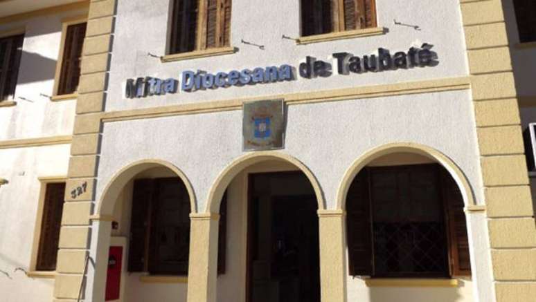 A Diocese de Taubaté, no Vale do Paraíba, interior de São Paulo, expediu comunicado às suas 51 paróquias para a adoção de medidas de prevenção contra a gripe que alteram ritos tradicionais das igrejas